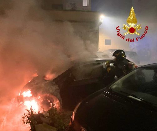 Cinque auto danneggiate dal fuoco in meno di un’ora: fiamme nella notte in città - Corriere Salentino