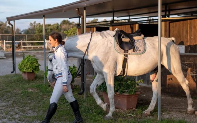 A Lizzanello, il Campionato Regionale di Salto Ostacoli FISE: Matilda Russo partecipa come atleta di Salute Mentale Atena - Corriere Salentino