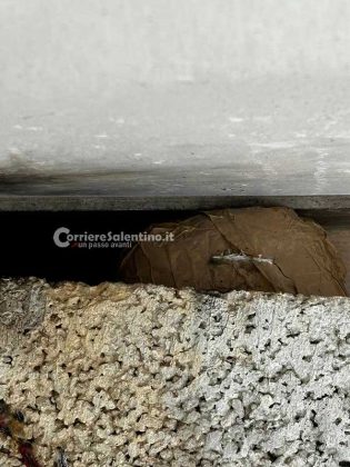 Bomba inesplosa accanto al bar di prossima apertura. Piazza off limits: disinnescata dagli artificieri - Corriere Salentino