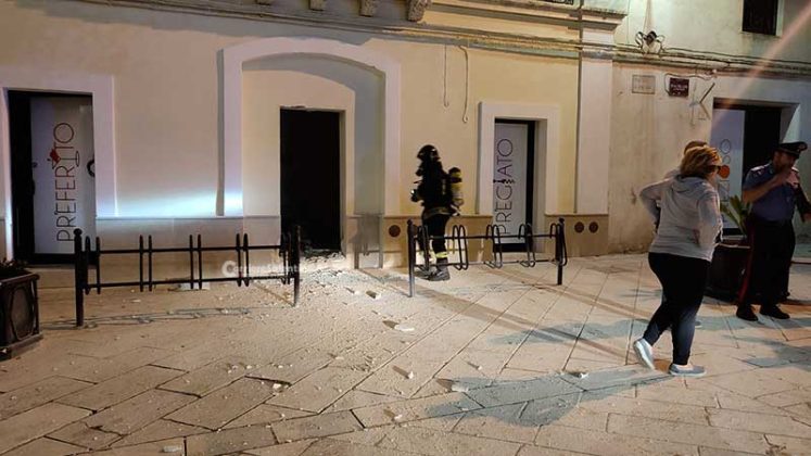 Secondo attentato in pochi giorni contro un bar di prossima apertura: stavolta l’ordigno esplode - Corriere Salentino