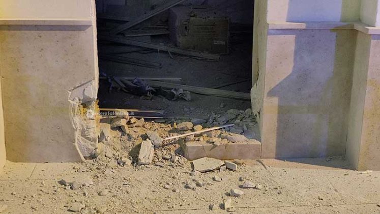 Secondo attentato in pochi giorni contro un bar di prossima apertura: stavolta l’ordigno esplode - Corriere Salentino