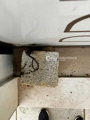 Bomba inesplosa accanto al bar di prossima apertura. Piazza off limits: disinnescata dagli artificieri - Corriere Salentino