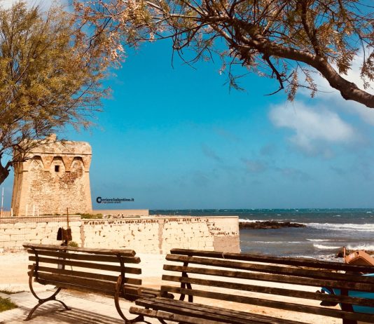 Bimba di 2 anni rischia di annegare in riva al mare, salvata dalla madre e dal bagnino