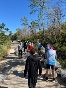 Plogging nelle serre salentine, buona la prima! Oltre 2,2 tonnellate di rifiuti raccolti da volontarie e volontari per la prima delle quattro tappe - Corriere Salentino
