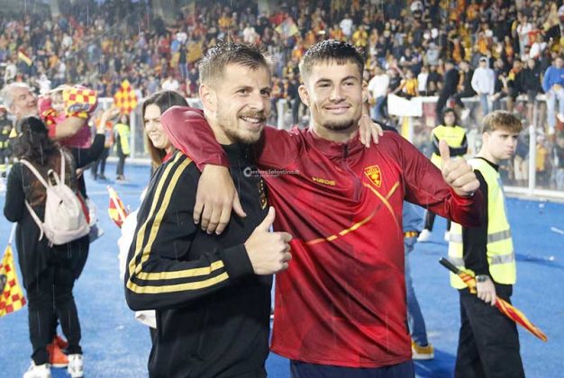 Il Lecce saluta il Via del Mare con una sconfitta: l’Atalanta vince 2 a 0, ma sugli spalti è comunque festa giallorossa - Corriere Salentino