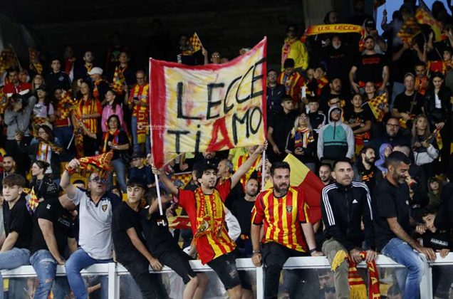 Il Lecce saluta il Via del Mare con una sconfitta: l’Atalanta vince 2 a 0, ma sugli spalti è comunque festa giallorossa - Corriere Salentino