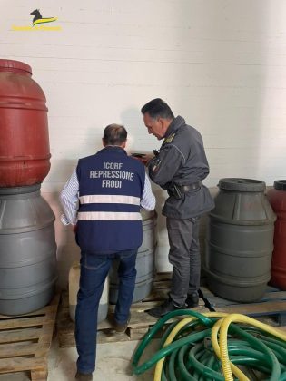 Angurie greche spacciate per italiane, olio e vino non tracciabili: scattano denunce e sequestri - Corriere Salentino