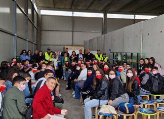 Duecento studenti a scuola di ecologia a Monteiasi insieme ai nonni civici s’impara il corretto ciclo dei rifiuti