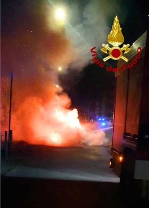 Altra notte di fuoco a Torre San Giovanni, incendiato bar in area di servizio. A Gallipoli a fuoco l’Audi di un consigliere - Corriere Salentino