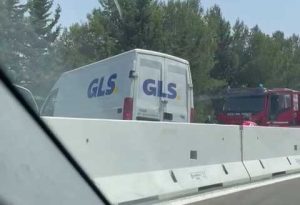 Scontro tra auto e furgone: tre feriti in ospedale, 37enne in codice rosso al “Fazzi” - Corriere Salentino