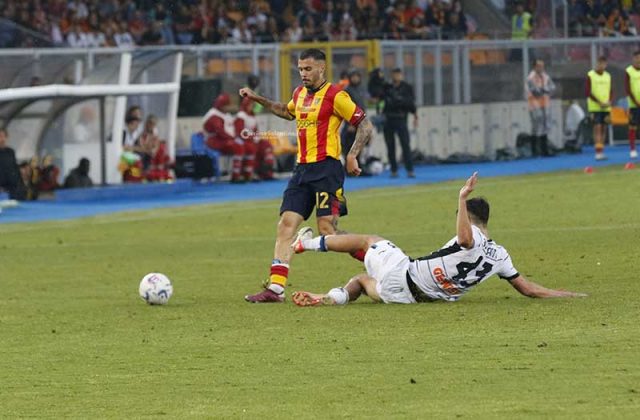 Il Lecce saluta il Via del Mare con una sconfitta: l’Atalanta vince 2 a 0, ma sugli spalti è comunque festa giallorossa - Corriere Salentino