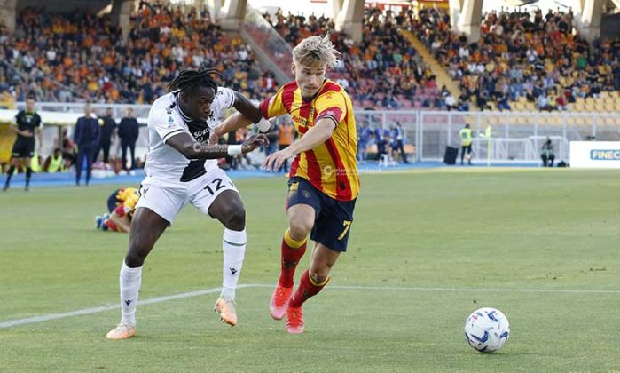 Un Lecce sottotono cede il passo all’Udinese per 2 a 0, ma al Via del Mare è comunque festa giallorossa: “Grazie ragazzi” - Corriere Salentino