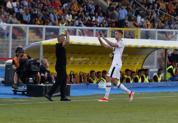 Un Lecce sottotono cede il passo all’Udinese per 2 a 0, ma al Via del Mare è comunque festa giallorossa: “Grazie ragazzi” - Corriere Salentino