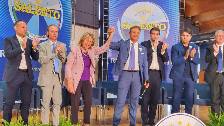Entusiasmo al Tiziano: il MRS presenta i suoi candidati, alla presenza del ministro Fitto e della candidata Sindaco Poli Bortone - Corriere Salentino