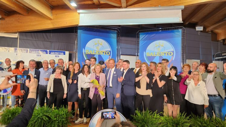 Entusiasmo al Tiziano: il MRS presenta i suoi candidati, alla presenza del ministro Fitto e della candidata Sindaco Poli Bortone - Corriere Salentino