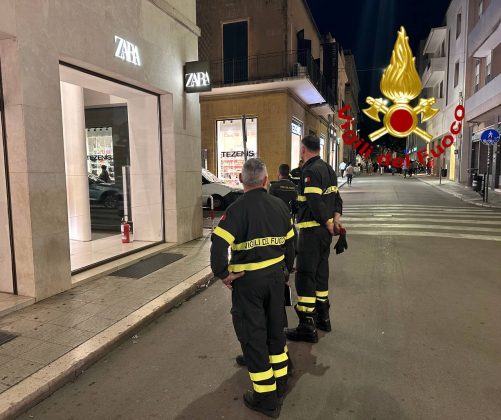 Principio di incendio nel negozio: paura in pieno centro città. Stabile evacuato - Corriere Salentino