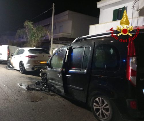 Raid incendiario nel basso Salento: dati alle fiamme tre mezzi della famiglia di un geometra - Corriere Salentino