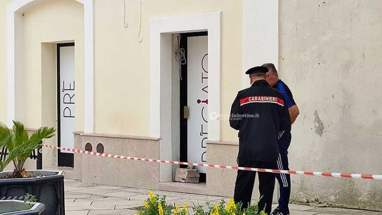 Bomba inesplosa accanto al bar di prossima apertura. Piazza off limits: disinnescata dagli artificieri - Corriere Salentino