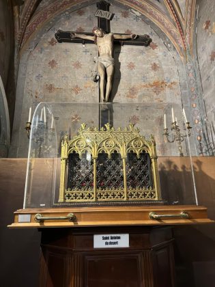 Il viaggio da Arles al Salento: Carmiano accoglie l'urna con le spoglie di S. Antonio Abate - Corriere Salentino