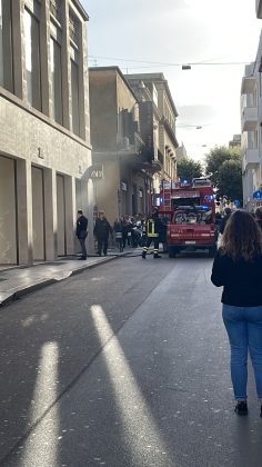 Principio di incendio nel negozio: paura in pieno centro città. Stabile evacuato - Corriere Salentino