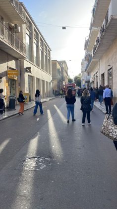 Principio di incendio nel negozio: paura in pieno centro città. Stabile evacuato - Corriere Salentino