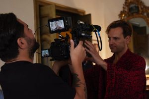 Un leccese alla corte di Netflix: Stefano Pinto, oggi impegnato con Mediaset, ha curato e montato il documentario sul dietro le quinte di "Supersex" - Corriere Salentino