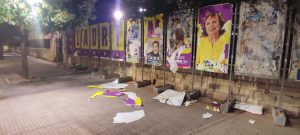 Ancora colpi bassi nel ballottaggio: dal post di chi urina sul manifesto di Poli Bortone ai manifesti strappati - Corriere Salentino