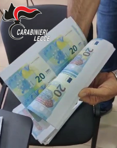 Fabbricava banconote false per poi venderle su canali telematici: in carcere insospettabile 28enne - Corriere Salentino