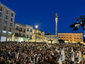 Il comizio di chiusura di Adriana Poli Bortone: “Non hanno fatto niente in 7 anni: non abbiamo bisogno di radical chic, ma di riappropriarci della nostra città” - Corriere Salentino