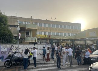 Tensioni nel seggio del Banzi: intervengono le forze dell’ordine. Affluenza: alle 18 Lecce non raggiunge il 60%