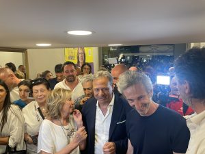 Lecce, Poli Bortone ringrazia la gente per ore in attesa di un annuncio che non arriva. Le liste del centrodestra al 50,2%. Flop Ciucci e Siculella - Corriere Salentino