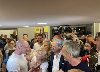 Lecce, Poli Bortone ringrazia la gente per ore in attesa di un annuncio che non arriva. Le liste del centrodestra al 50,2%. Flop Ciucci e Siculella