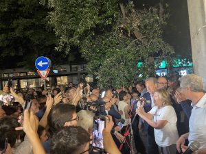 Lecce, Poli Bortone ringrazia la gente per ore in attesa di un annuncio che non arriva. Le liste del centrodestra al 50,2%. Flop Ciucci e Siculella - Corriere Salentino