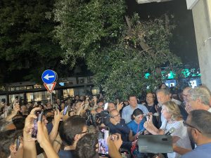 Lecce, Poli Bortone ringrazia la gente per ore in attesa di un annuncio che non arriva. Le liste del centrodestra al 50,2%. Flop Ciucci e Siculella - Corriere Salentino