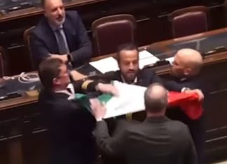 “Preso a pugni in Aula, mi sono sentito male”. Il deputato salentino Donno portato via in carrozzina