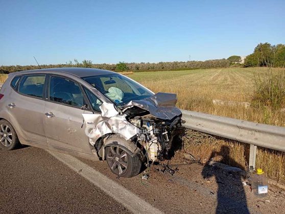 Schianto frontale sulla 275, auto distrutte. Corsa in ospedale per un 52enne: "codice rosso" - Corriere Salentino