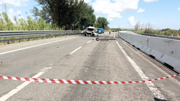 Assalto al portavalori sulla Lecce-Brindisi: auto in fiamme e traffico bloccato - Corriere Salentino