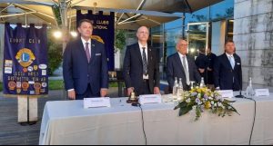 Passaggio della campana Lions Club Lecce Host. Il Professore Antonio Costantini passa il testimone all’Ingegnere Roberto Lubelli di Serrano - Corriere Salentino