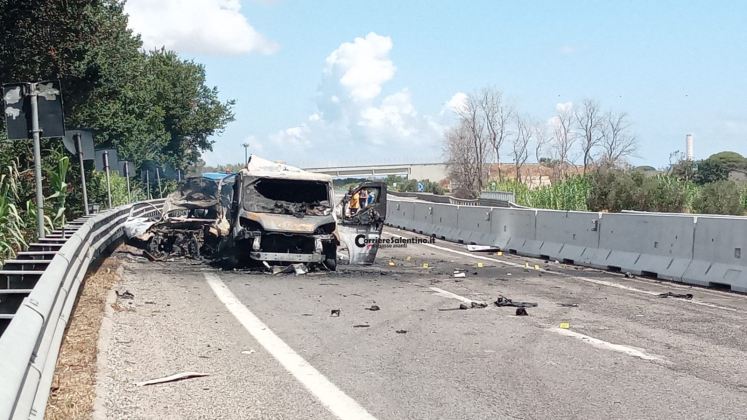 Assalto al portavalori sulla Lecce-Brindisi: auto in fiamme e traffico bloccato - Corriere Salentino