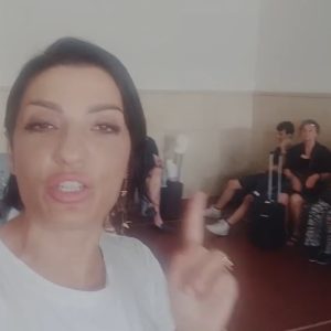 Inferno Lecce-Roma in treno e c’è anche la scrittrice Barbara Alberti: passeggeri bloccati a Trinitapoli. “Viaggio infinito al sole, senza condizionatori” - Corriere Salentino