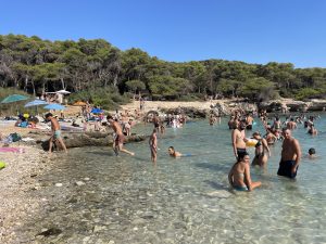 Porto Selvaggio è la spiaggia più amata dai turisti: ambiente incontaminato, polmone verde con paesaggio mozzafiato anche grazie a Renata Fonte - Corriere Salentino