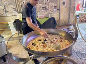 “Ceramica Cibo & Corti”, a San Pietro in Lama anche oggi in scena cultura, artigianato d’eccellenza, enogastronomia e musica nelle vie del borgo - Corriere Salentino