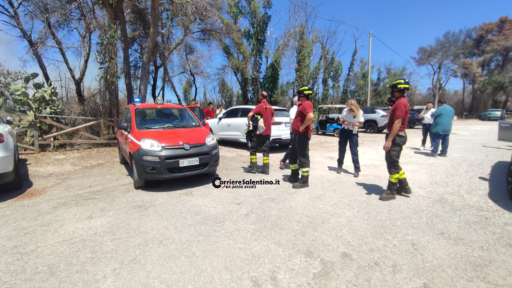 Fiamme nel Parco di Ugento, il rogo minaccia un resort distrutto dal fuoco nel 2023: arrivano i Canadair - Corriere Salentino