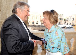 Il Sindaco e la Giunta della città di Lecce in visita dall’Arcivescovo