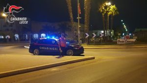 Controlli a tappeto dei Carabinieri a Porto Cesareo: multe e sequestri per guida in stato di ebrezza. Trovata anche merce contraffatta - Corriere Salentino