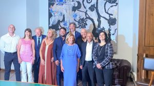 Poli Bortone vara la giunta: Giordano Anguilla vicesindaco. Molti delusi. Le donne: Calò, Greco e Margiotta. Monticelli Cuggiò alla Presidenza - Corriere Salentino