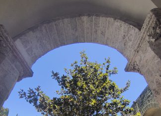 Riapre il chiostro dell’ex Convento dei Frati Minori. Esibizione del coro lirico di Lecce