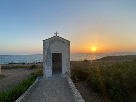 Alla scoperta del Salento: Tra mare e tramonti, l’incanto dell’edicola di Santa Lucia a Torre Suda - Corriere Salentino