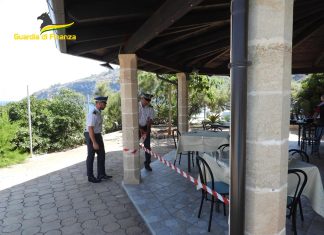 Gazebo e pergolati abusivi a servizio di un ristorante, scattano sequestri e denunce a Tricase