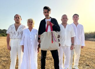 Artigianato e musica si incontrano: La Sellerie limited veste Antonio Castrignanó e i Taranta Sound